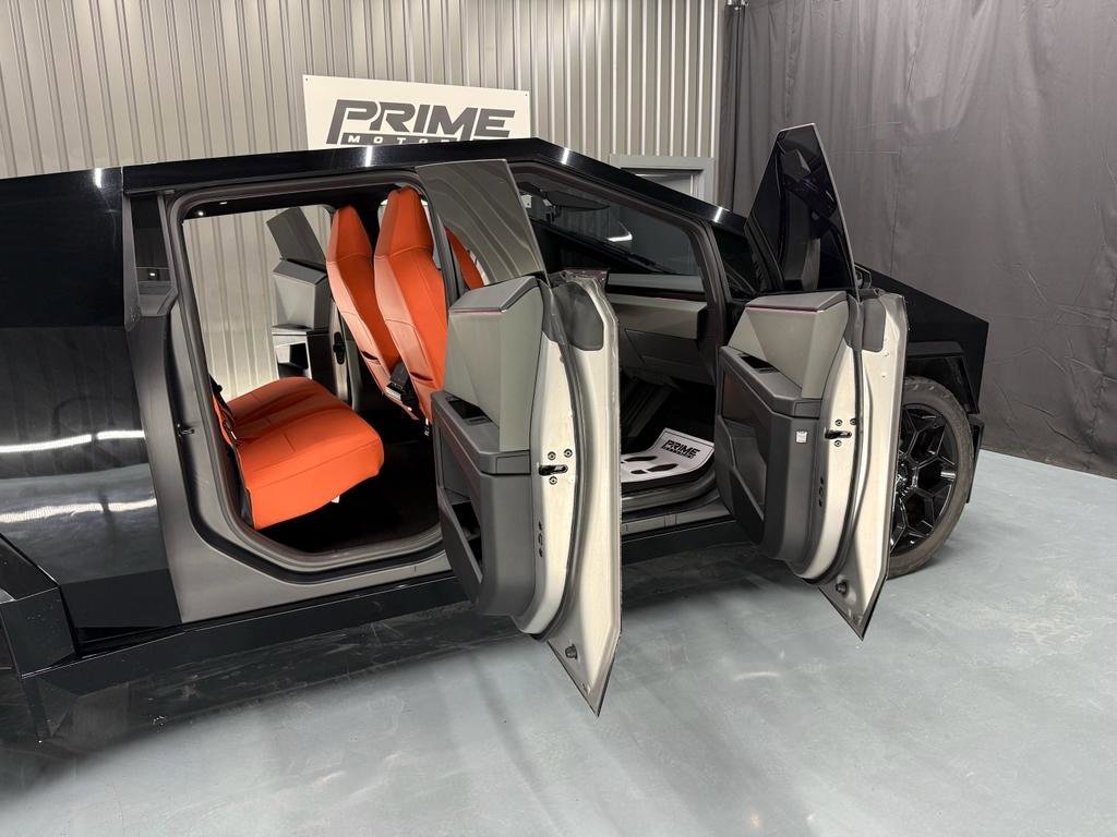 Used 2024 Tesla Cybertruck AWD Crew Cab image 26