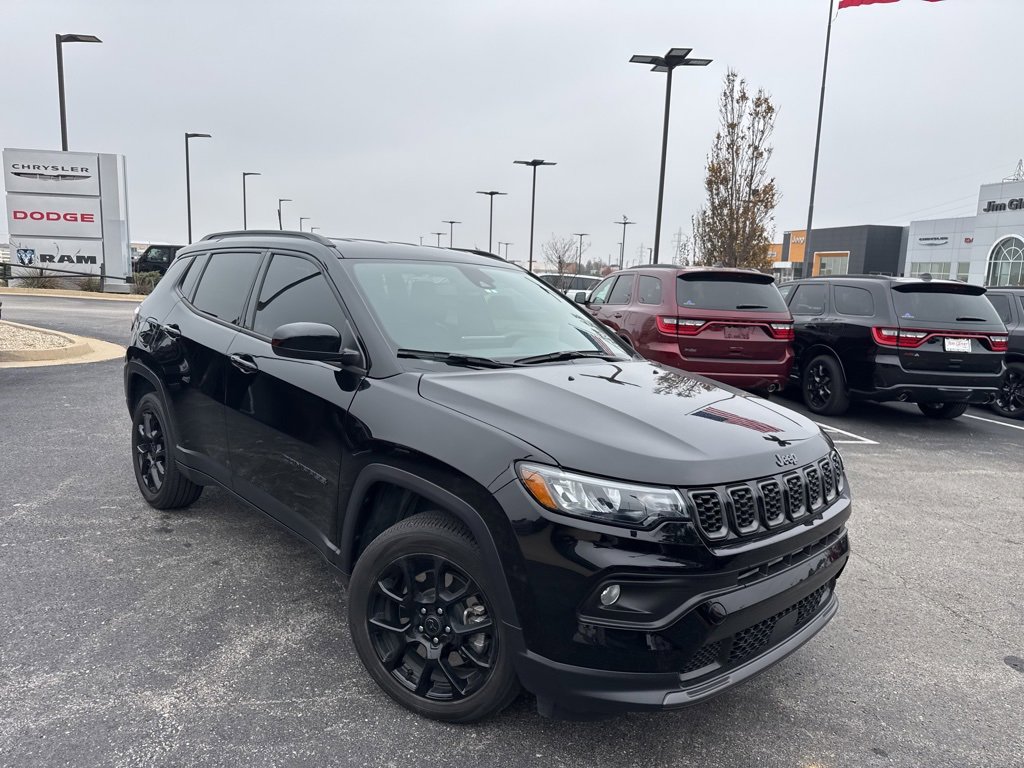Used 2025 Jeep Compass Latitude w/ Altitude Special Edition image 8