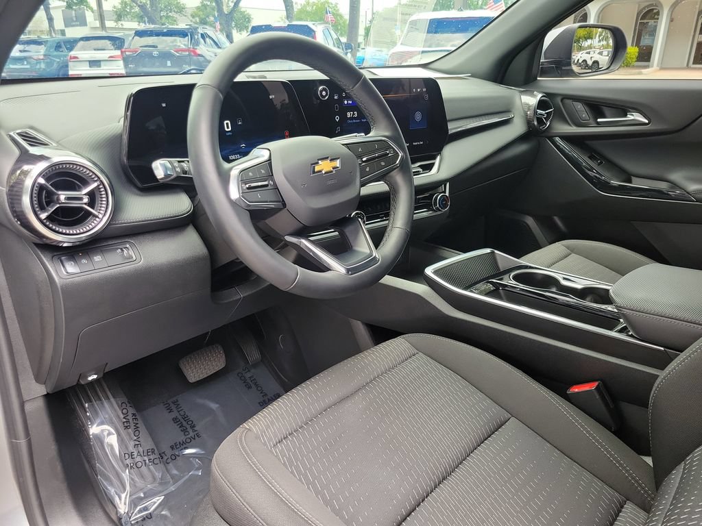 Used 2025 Chevrolet Equinox LT w/ Safety and Technology Package FWD image 13