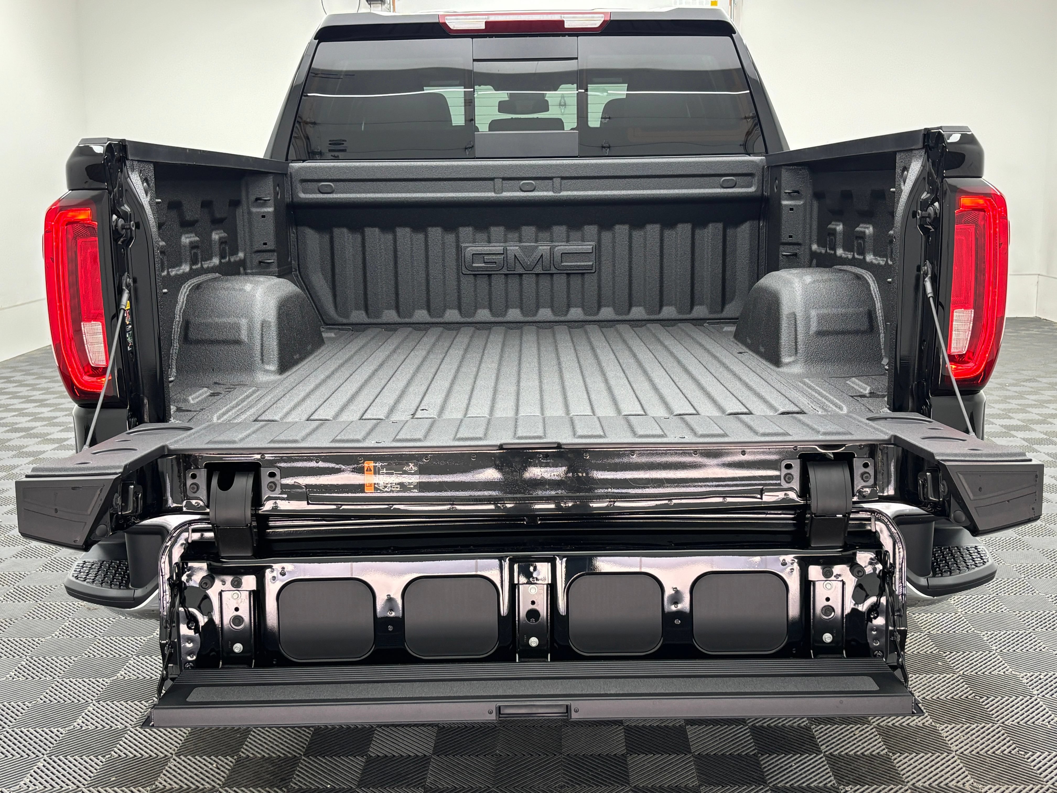 New 2026 GMC Sierra 1500 SLT w/ SLT Premium Package AWD/4WD image 11
