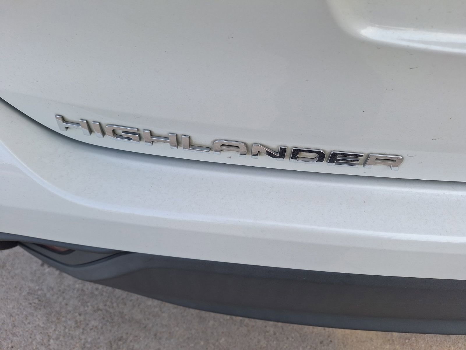 Used 2020 Toyota Highlander XLE FWD image 13