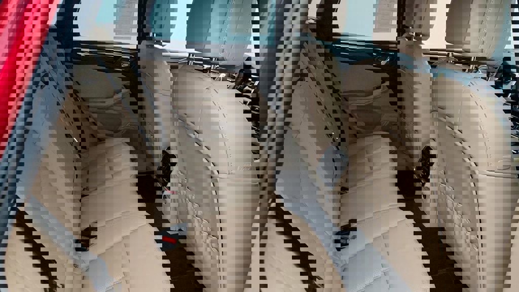 Used 2024 Porsche Macan Base w/ Premium+ Pkg, 21   Whe image 23