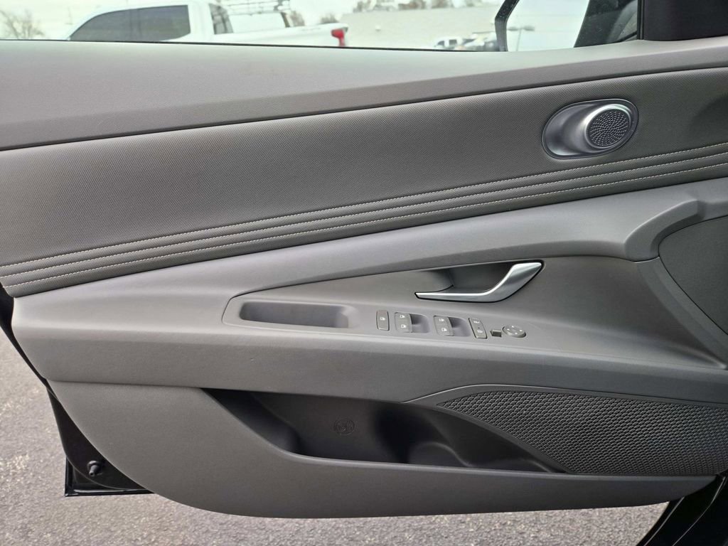 Used 2023 Hyundai Elantra SEL w/ Convenience Package image 34