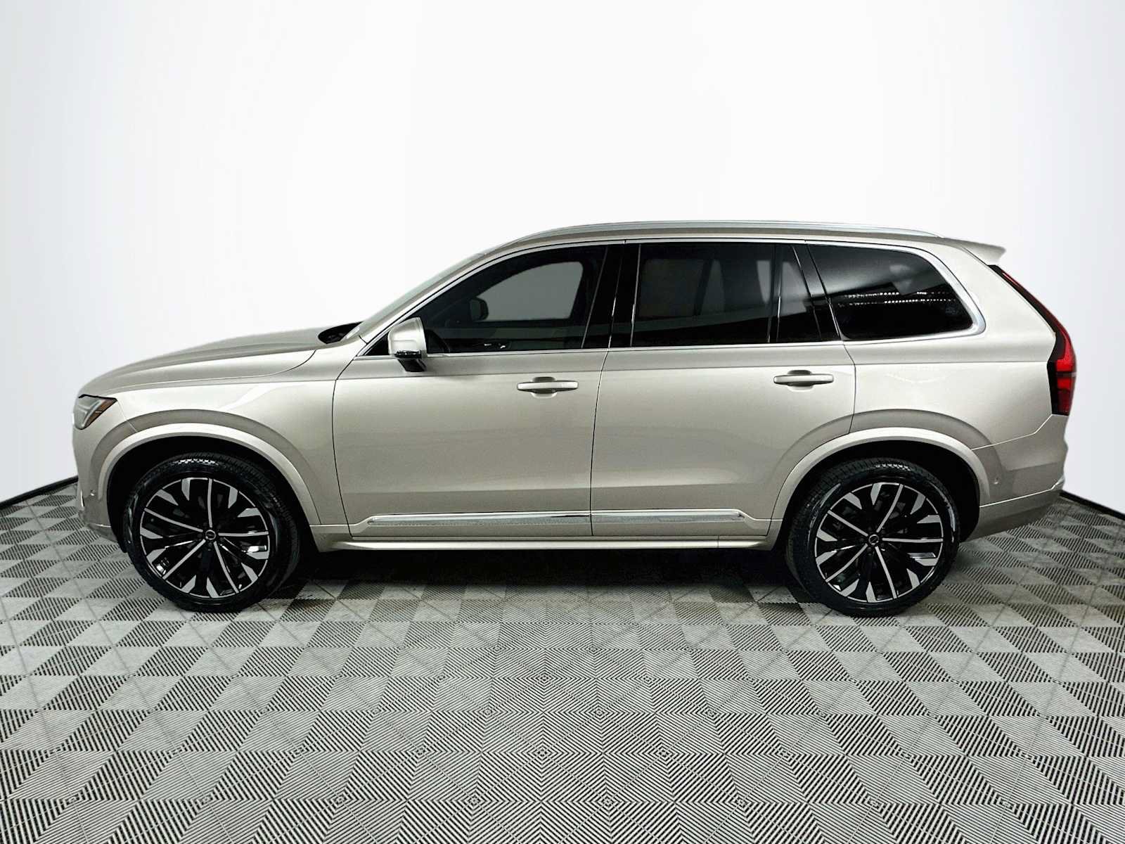 New 2027 Volvo XC90 B6 Plus AWD/4WD image 4
