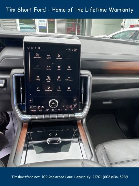 Used 2025 GMC Yukon Denali AWD/4WD image 14
