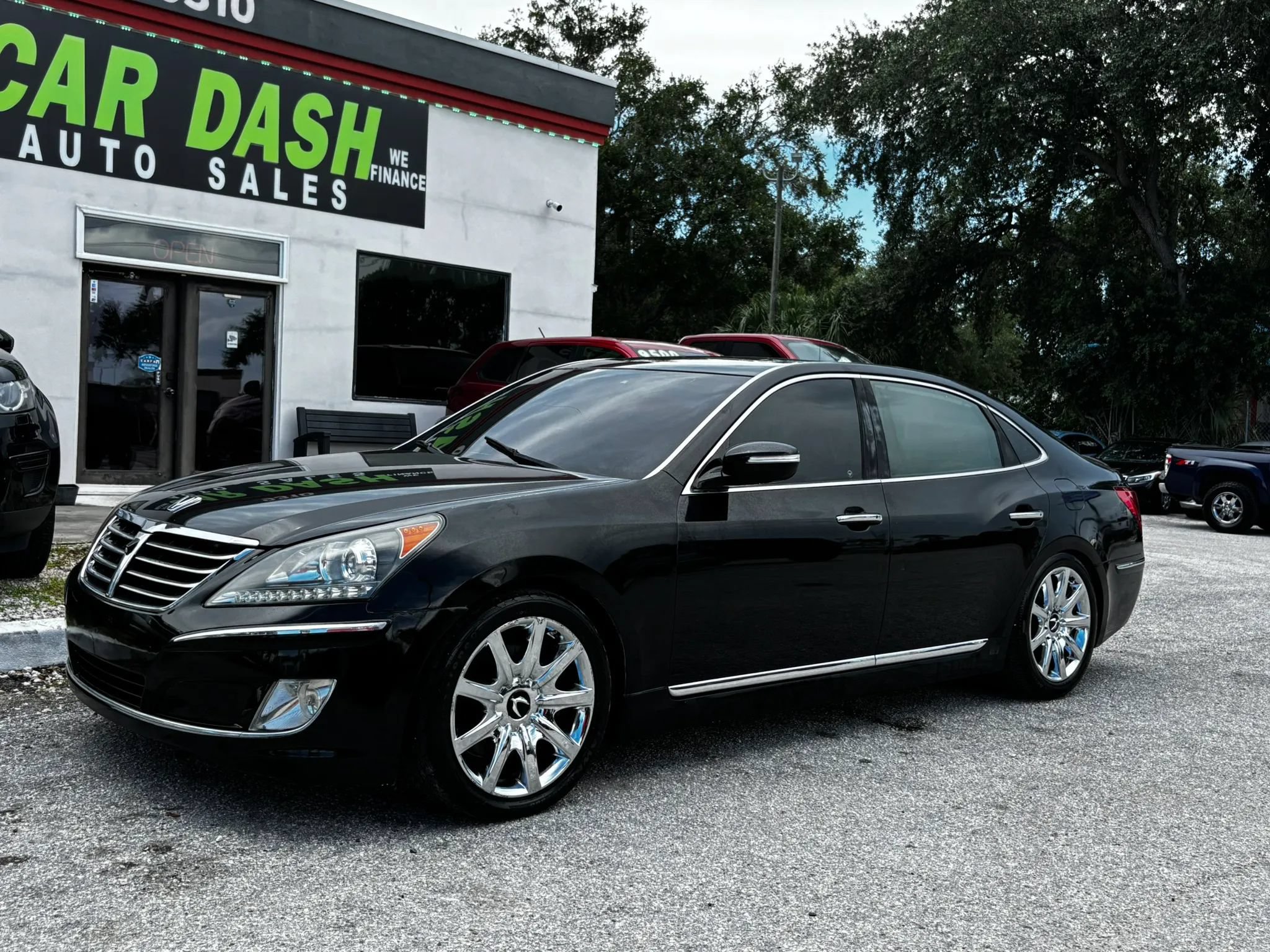 Used 2011 Hyundai Equus Ultimate RWD image 2