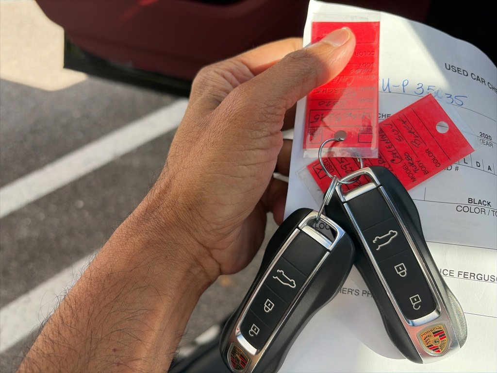 Used 2020 Porsche Cayenne Turbo image 2