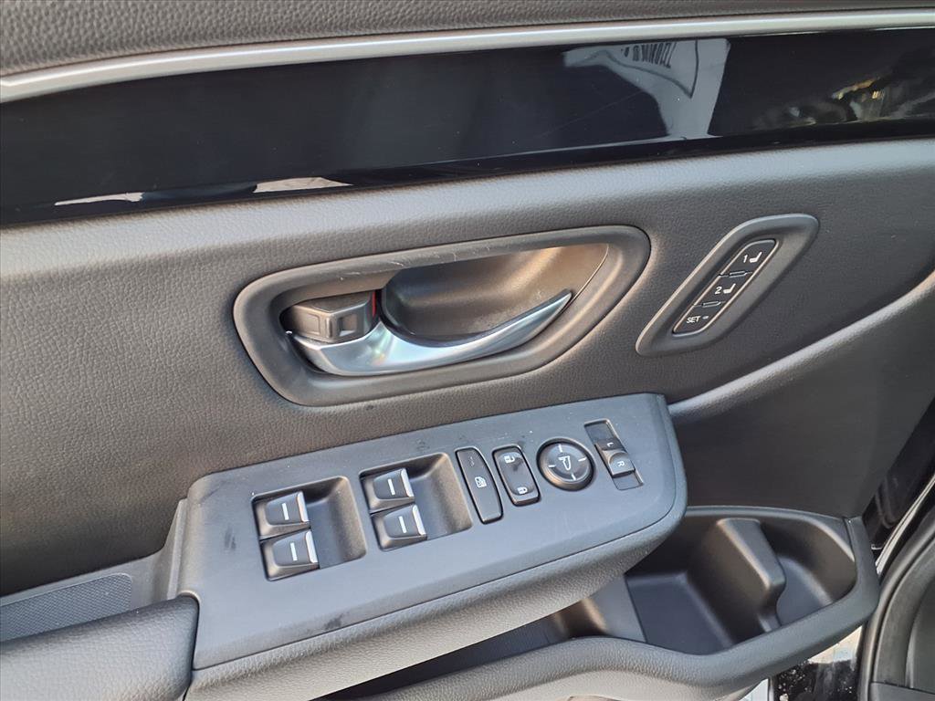 Certified 2025 Honda Pilot Touring image 15