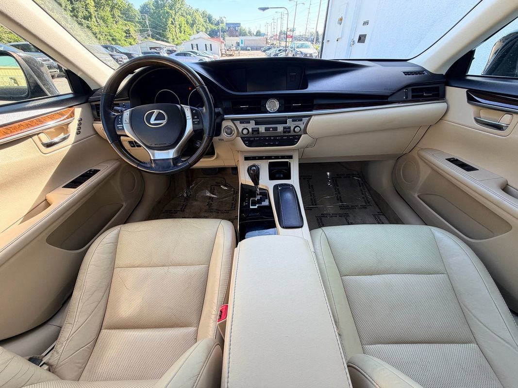 Used 2015 Lexus ES 350 w/ Luxury Package FWD image 19