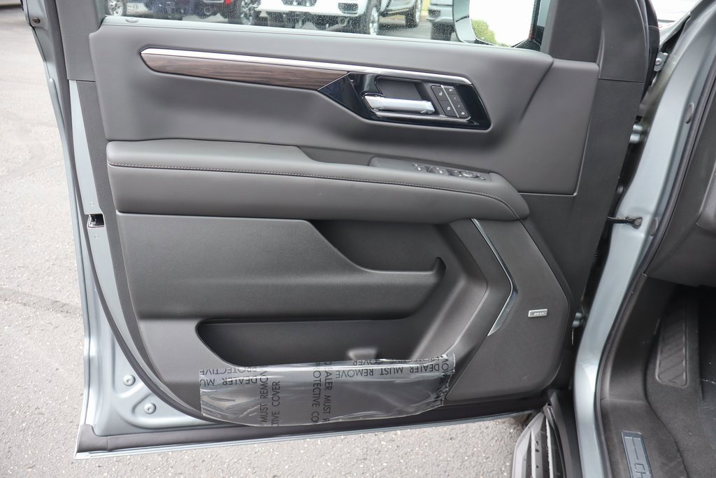 New 2025 Chevrolet Suburban LT w/ Advanced Technology Package image 3