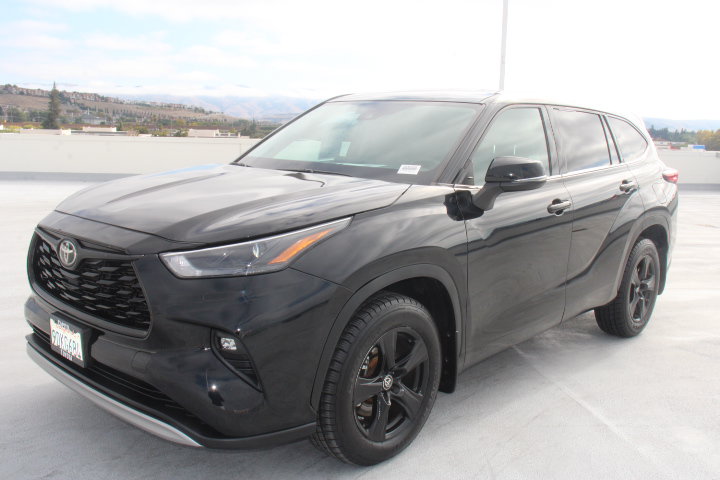 Used 2022 Toyota Highlander LE AWD/4WD image 6