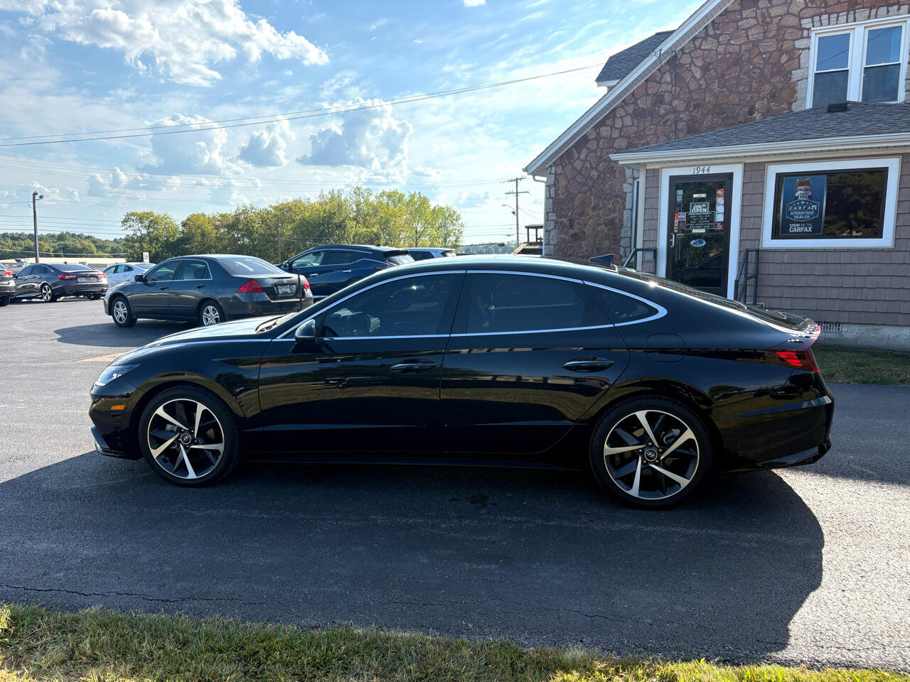 Used 2023 Hyundai Sonata SEL Plus image 2