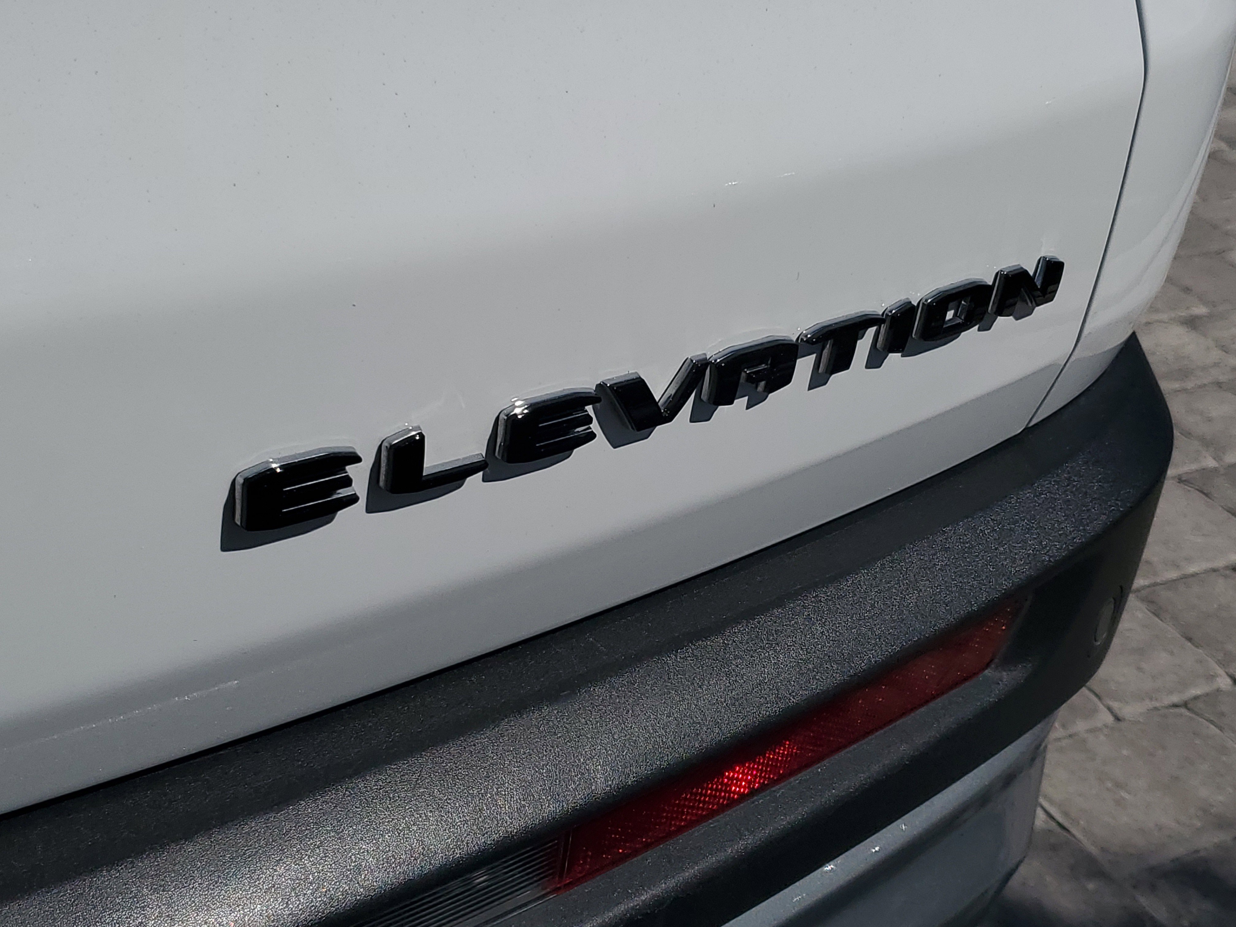 Used 2025 GMC Acadia Elevation image 9