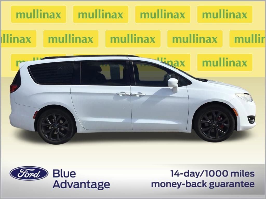 Used 2019 Chrysler Pacifica Touring-L Plus w/ S Appearance Package image 2