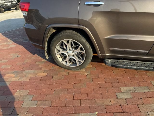 Used 2019 Jeep Grand Cherokee Overland AWD/4WD image 15
