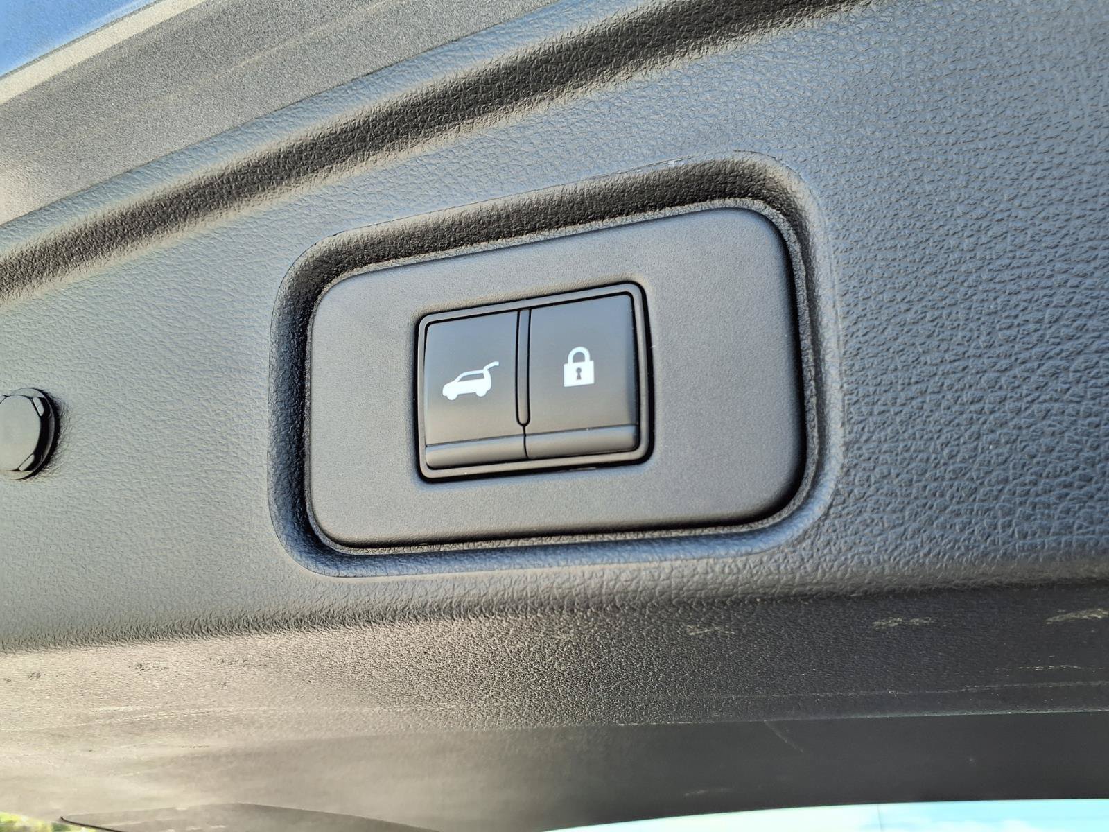 Used 2025 Nissan Pathfinder SL AWD/4WD image 32