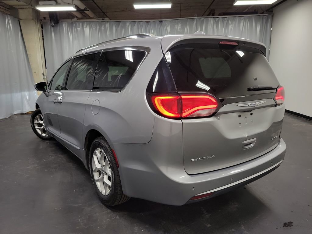 Used 2020 Chrysler Pacifica Limited image 7