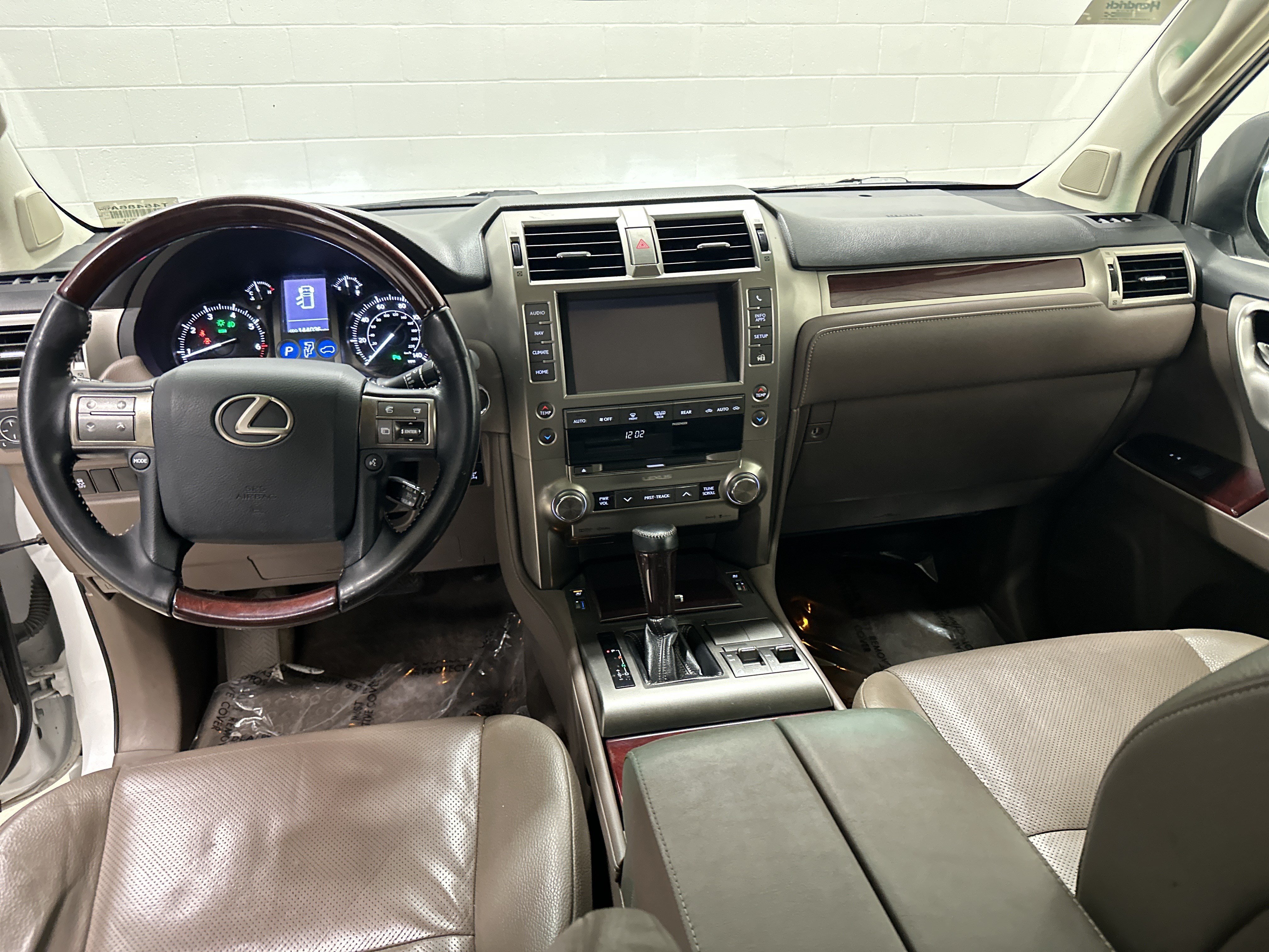 Used 2016 Lexus GX 460 w/ Premium Package AWD/4WD image 16