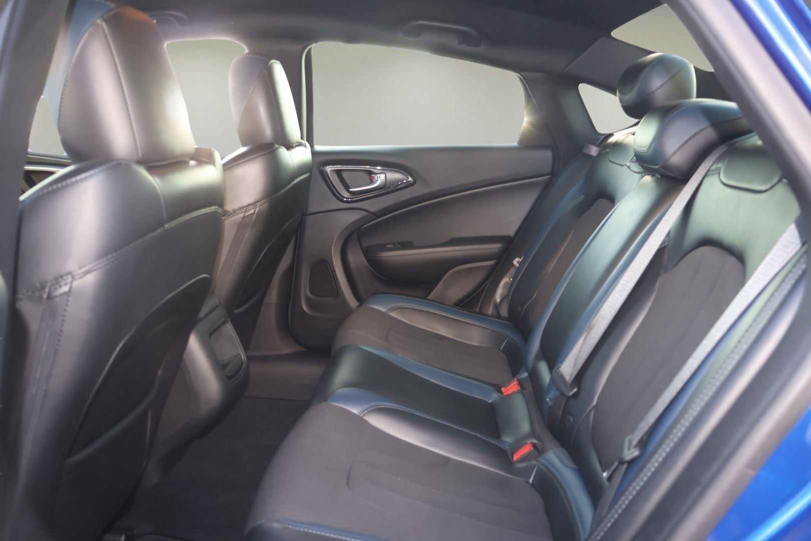 Used 2016 Chrysler 200 S FWD image 12
