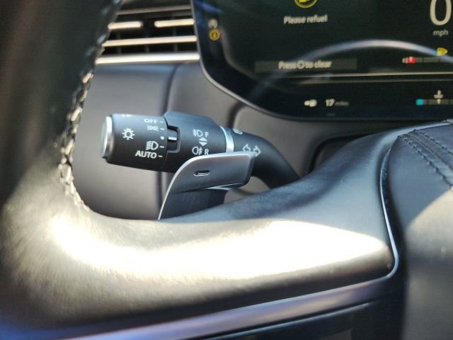 Used 2023 Land Rover Range Rover Long Wheelbase SE image 36