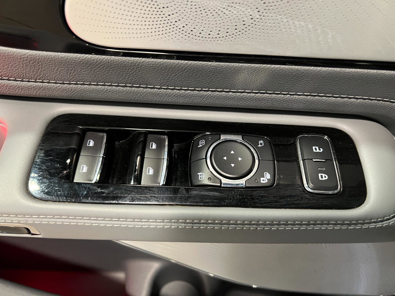 Used 2020 Lincoln Aviator Reserve w/ Equipment Group 202A image 27