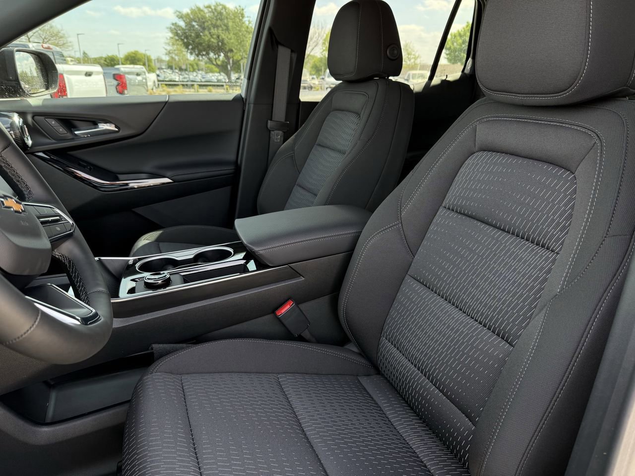 New 2026 Chevrolet Equinox LT w/ Safety and Technology Package FWD image 18