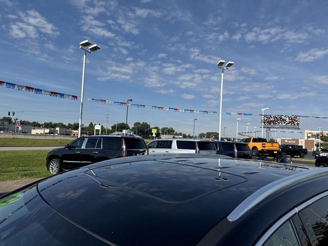 Used 2022 Buick Enclave Avenir w/ Avenir Technology Package AWD/4WD image 9