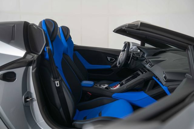 Used 2023 Lamborghini Huracan EVO RWD image 25