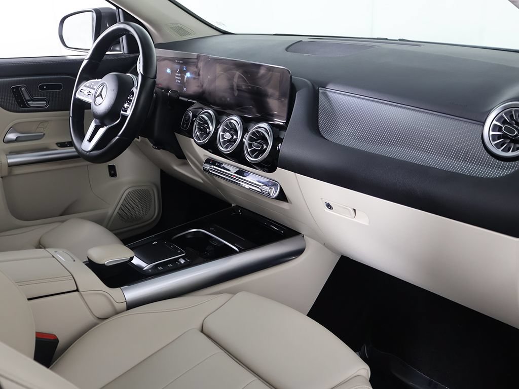 Used 2023 Mercedes-Benz GLA 250 4MATIC w/ Premium Package image 29
