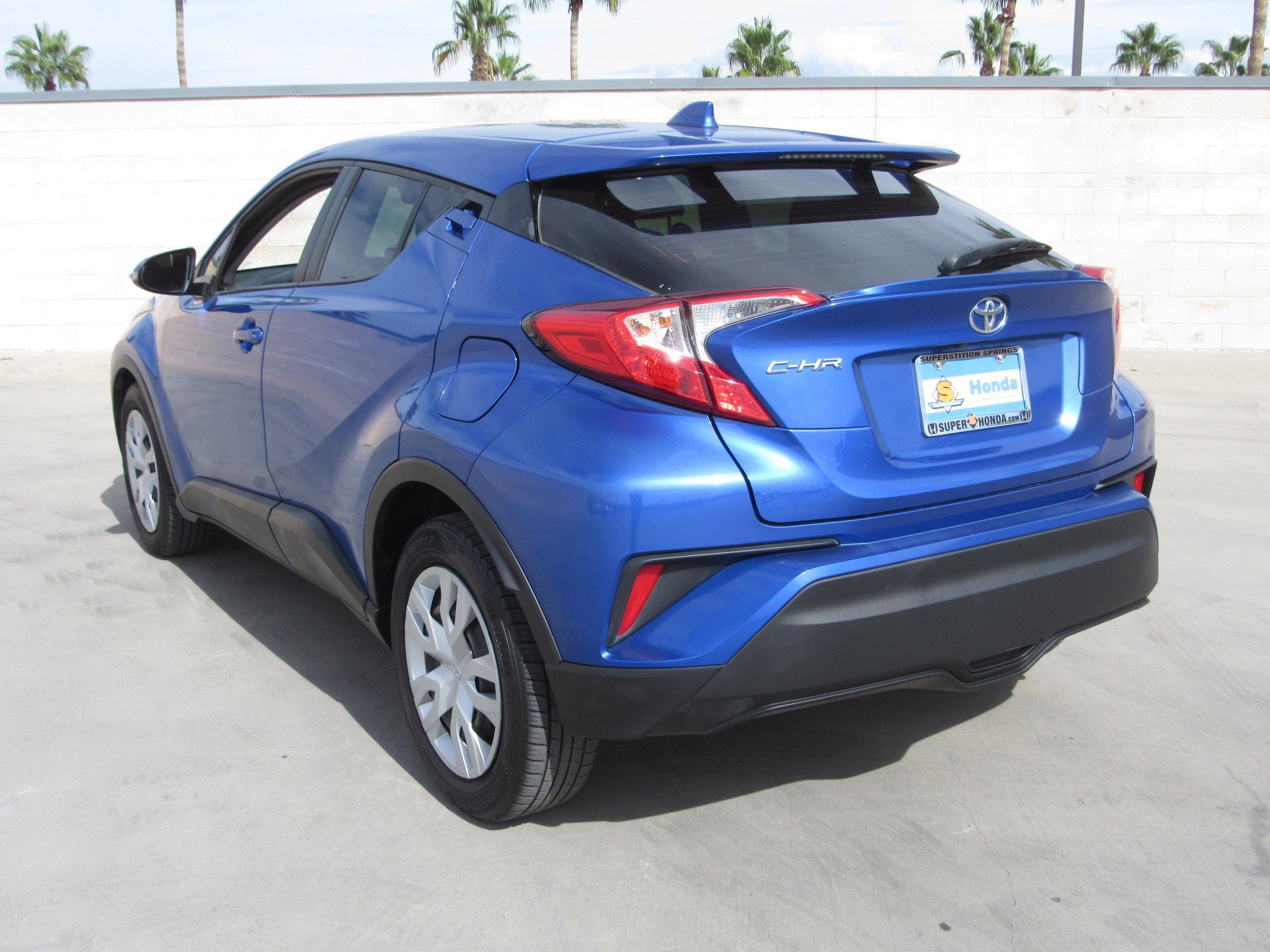 Used 2020 Toyota C-HR LE image 5