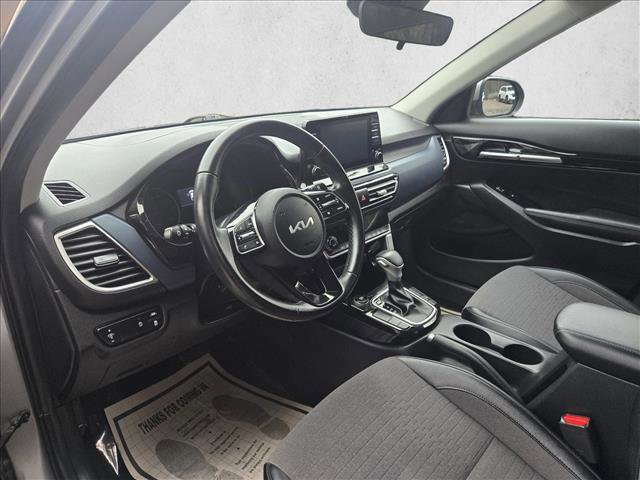 Used 2023 Kia Seltos S image 11