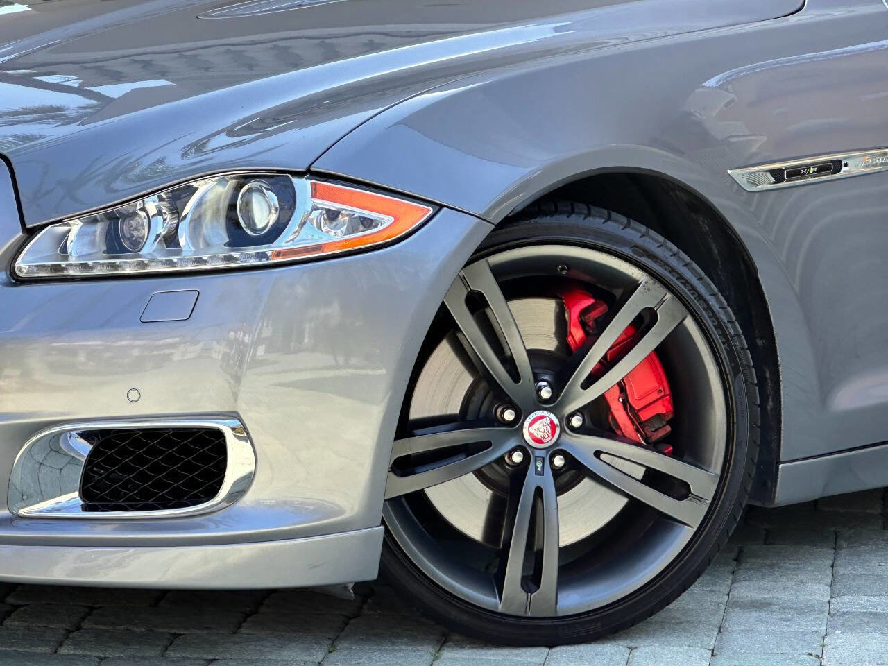 Used 2014 Jaguar XJ R LWB image 3