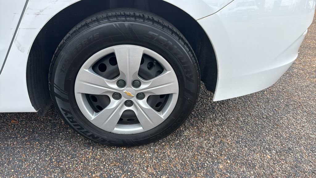 Used 2018 Chevrolet Cruze LS image 22