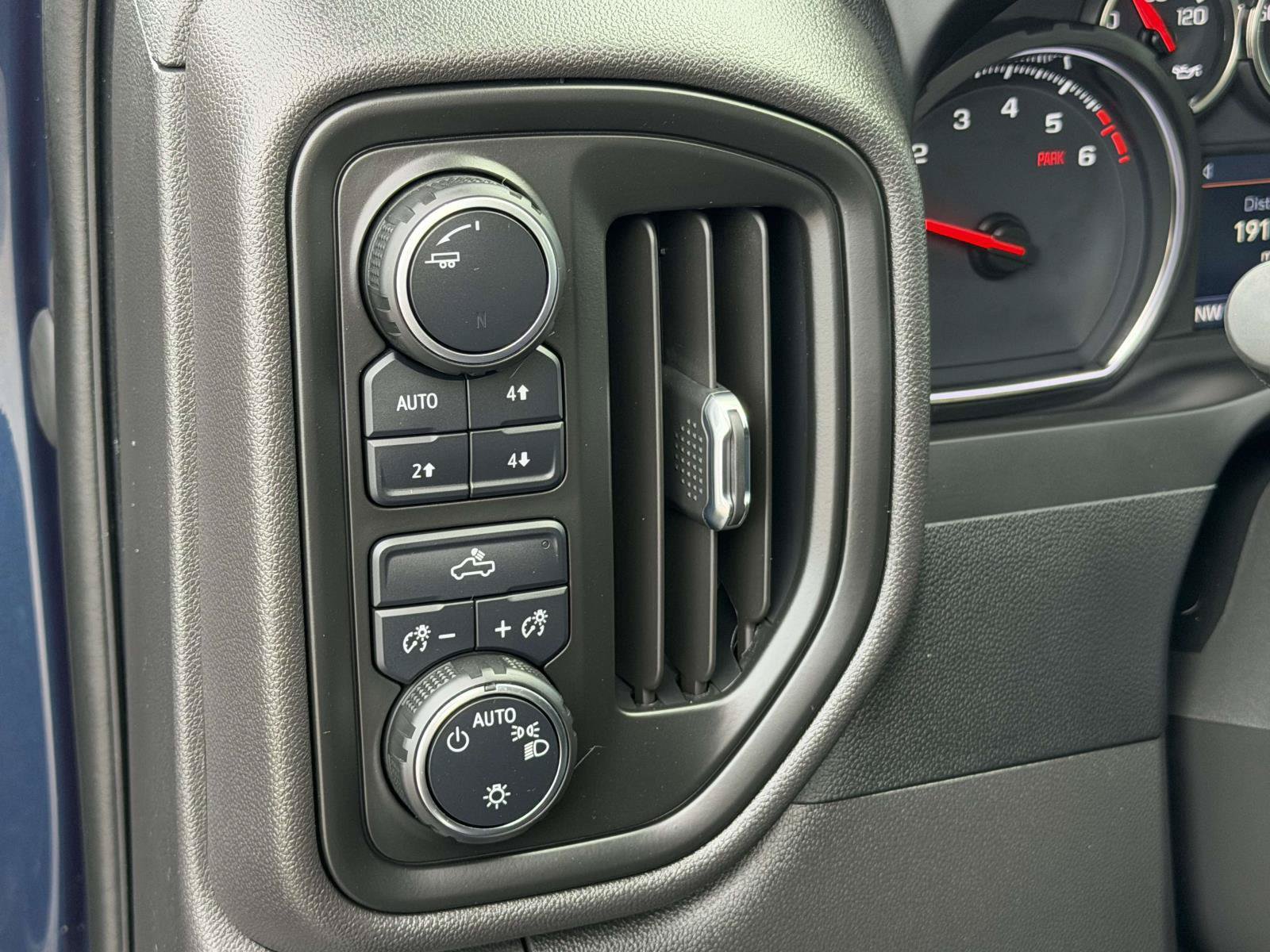 Used 2022 Chevrolet Silverado 1500 Custom Trail Boss w/ Safety Confidence Package AWD/4WD image 18