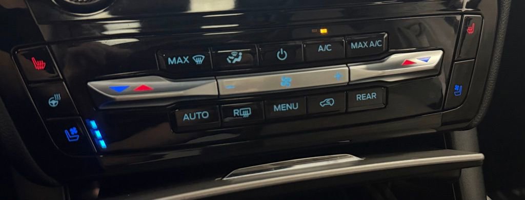 Used 2022 Ford Explorer Limited w/ Limited Technology Package image 21