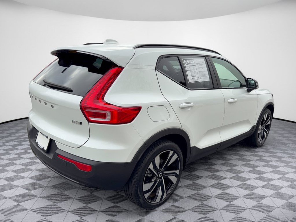 Used 2024 Volvo XC40 B5 Plus w/ Protection Package Premier AWD/4WD image 9