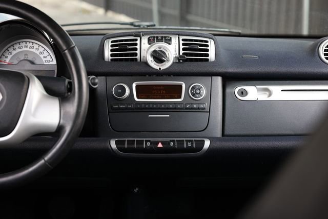 Used 2012 smart fortwo pure image 30