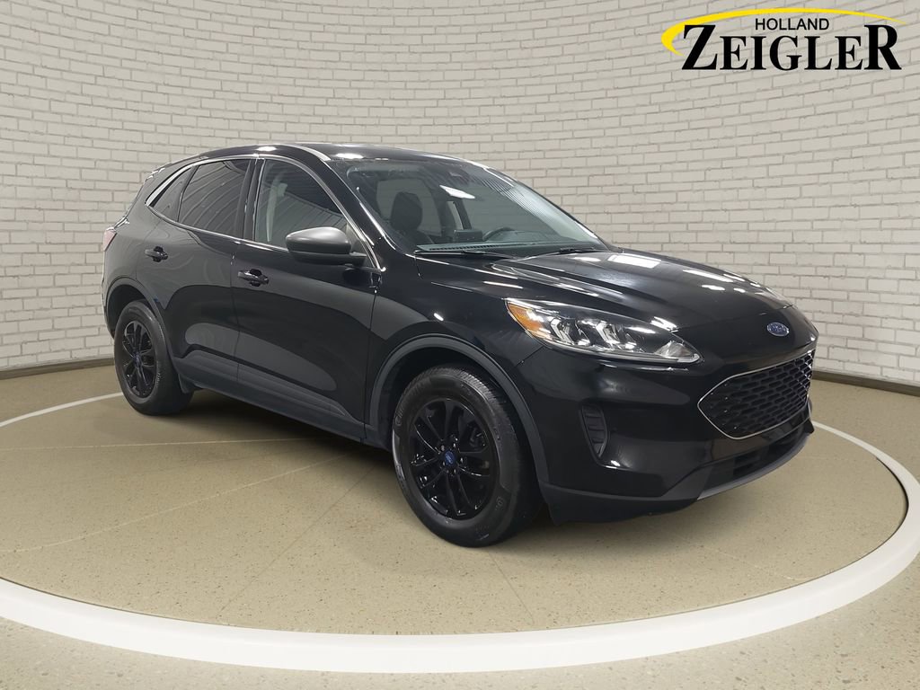 Used 2022 Ford Escape SE image 3
