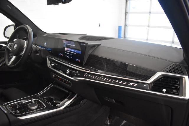 Used 2026 BMW X7 xDrive40i AWD/4WD image 18