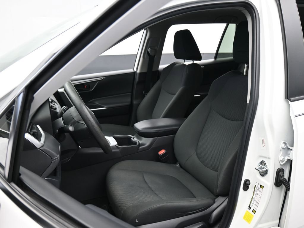 Used 2023 Toyota RAV4 LE image 10