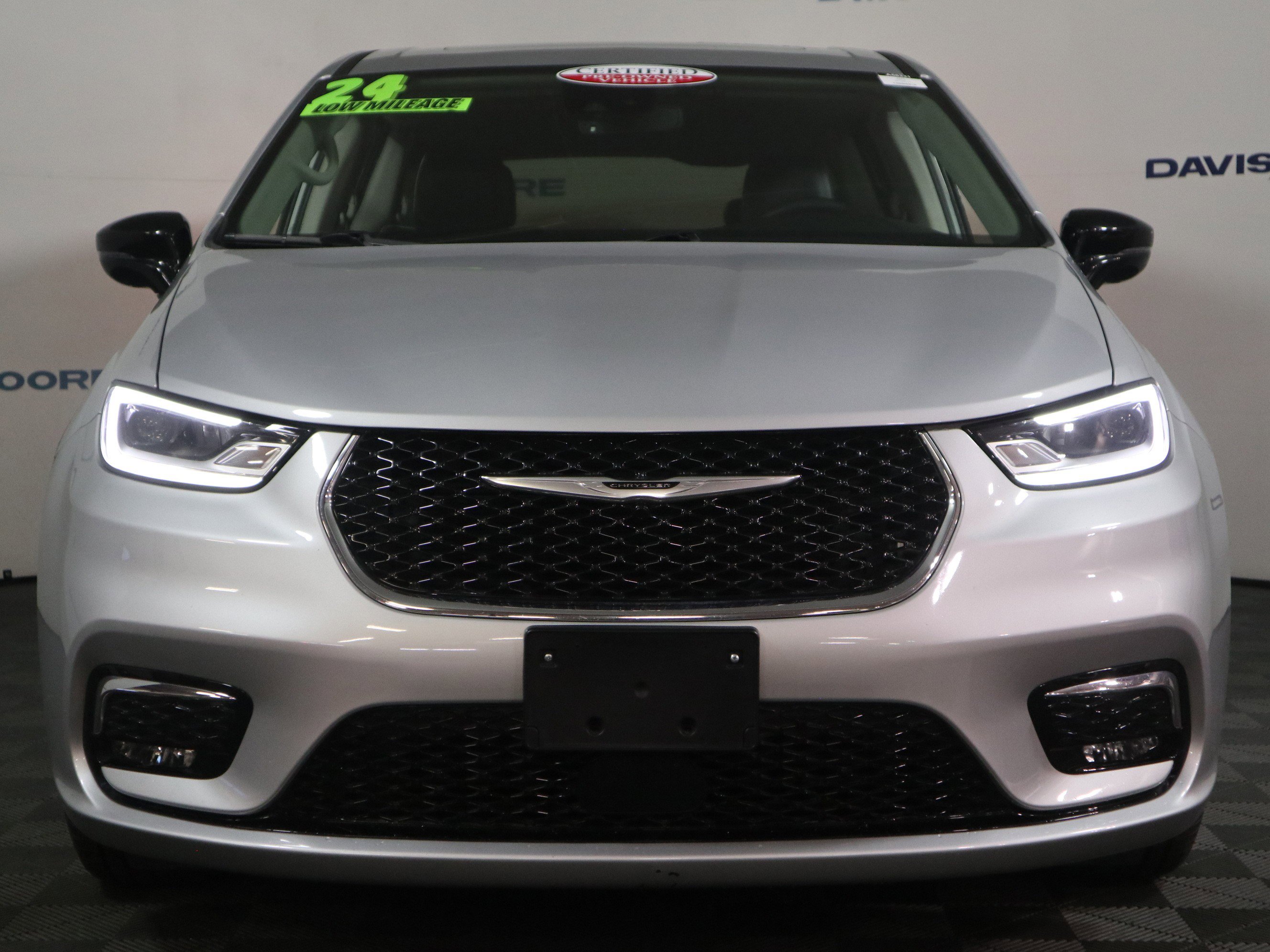 Used 2024 Chrysler Pacifica Limited image 13