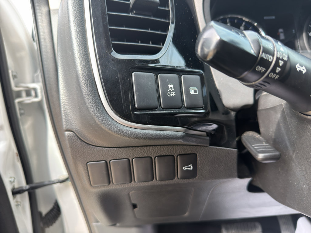 Used 2019 Mitsubishi Outlander ES AWD/4WD image 16