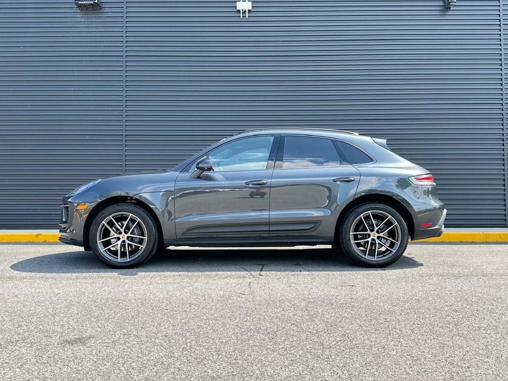 Certified 2024 Porsche Macan w/ Premium Plus Package AWD/4WD image 2