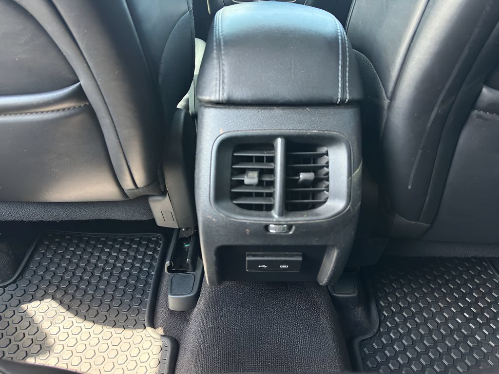 Used 2019 Jeep Cherokee Latitude Plus w/ Cold Weather Group AWD/4WD image 18