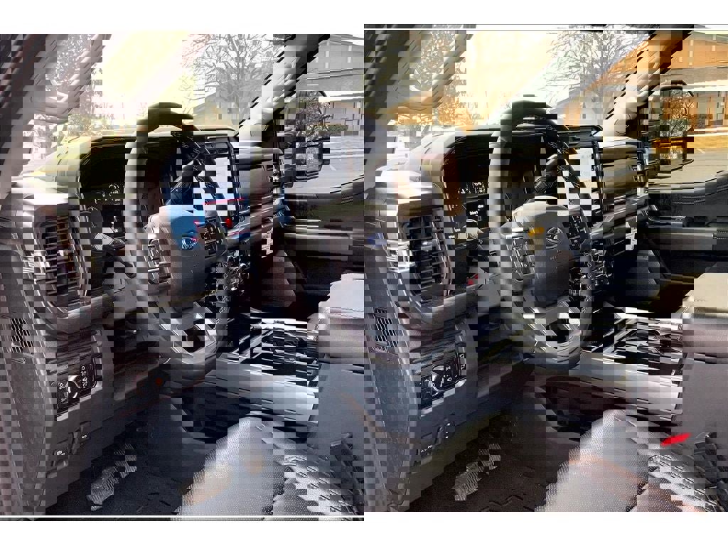 Used 2025 Ford F350 Lariat image 16