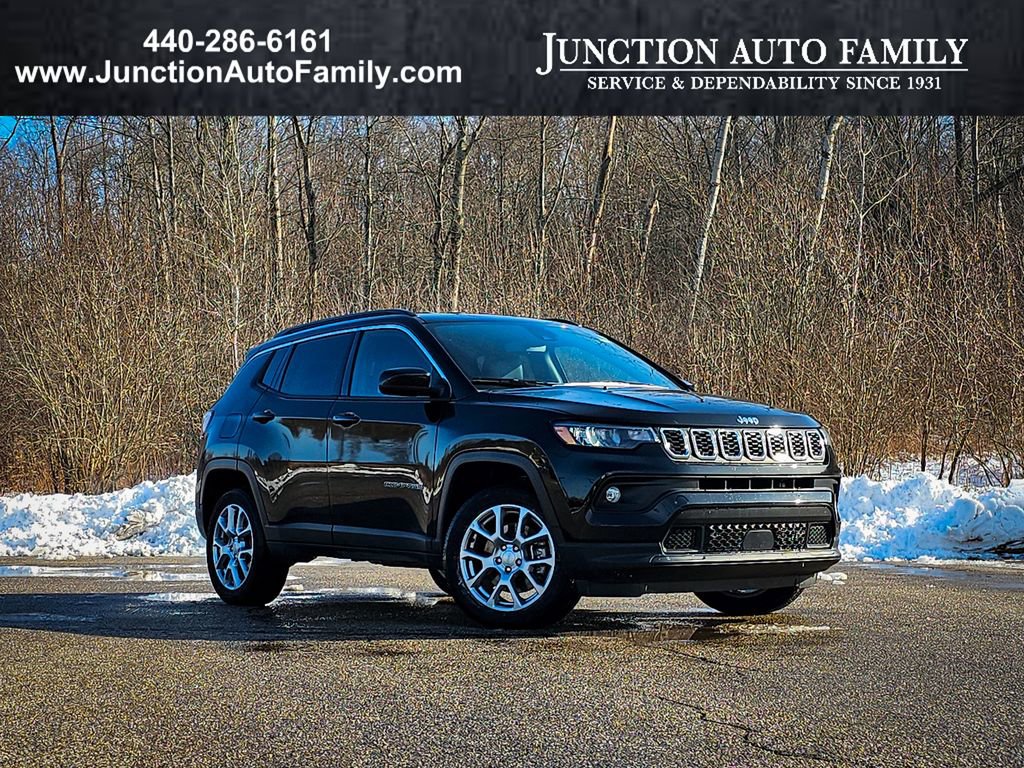 Used 2024 Jeep Compass Latitude image 1