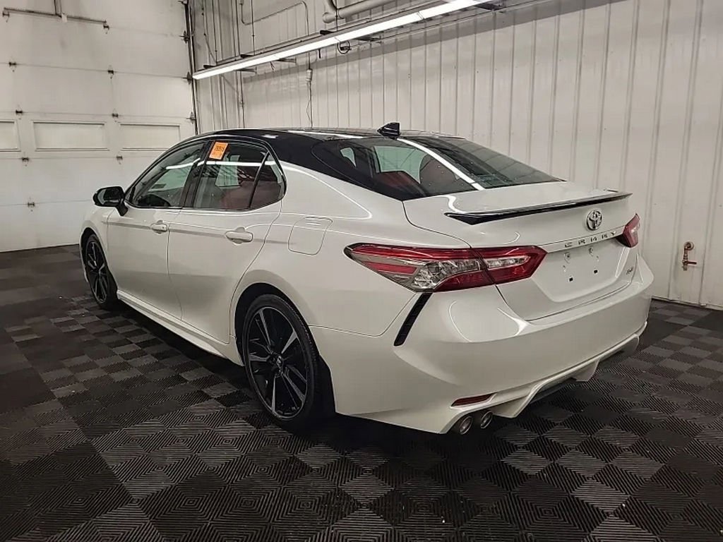 Used 2019 Toyota Camry XSE image 3