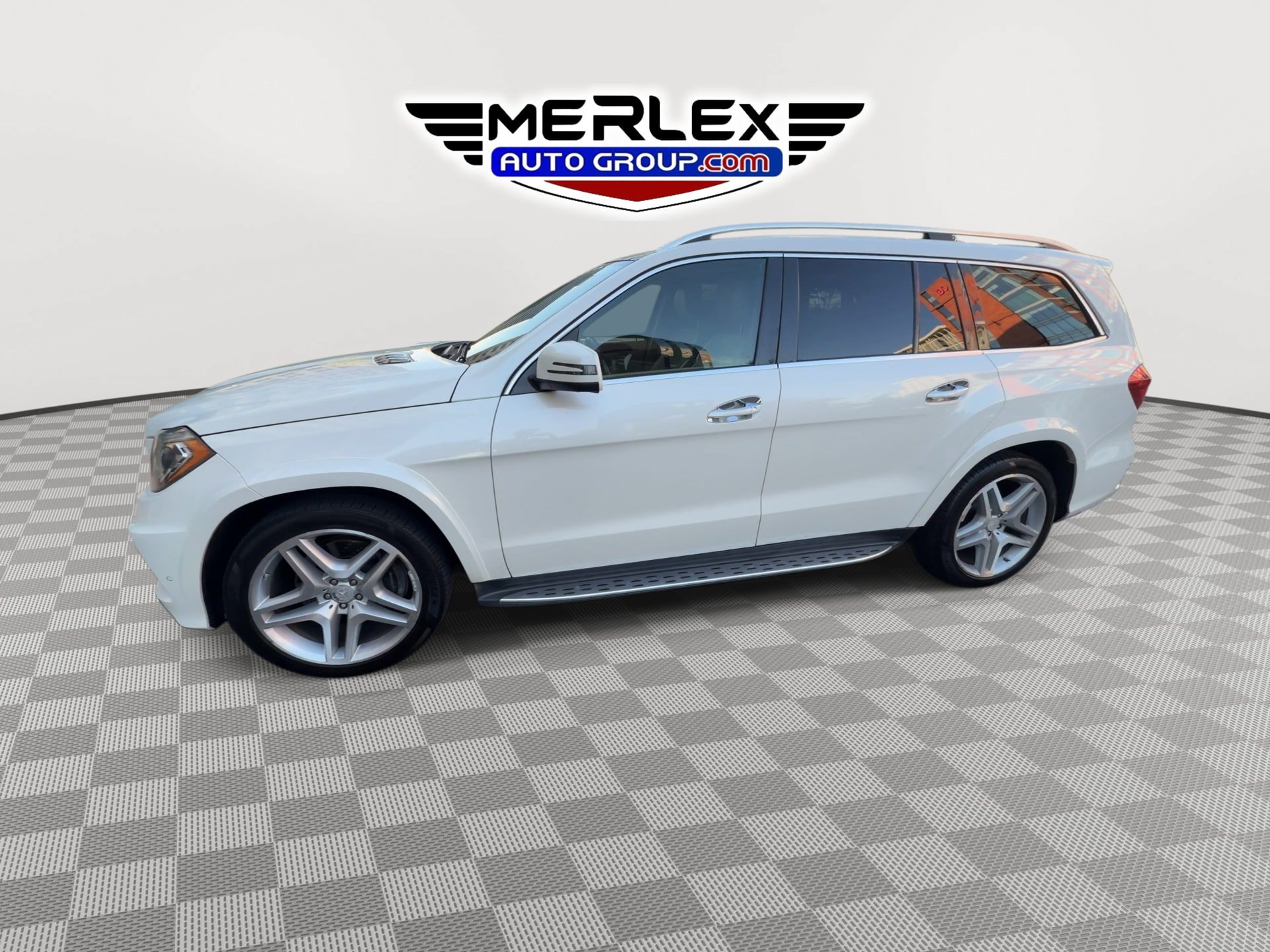 Used 2015 Mercedes-Benz GL 550 4MATIC image 4