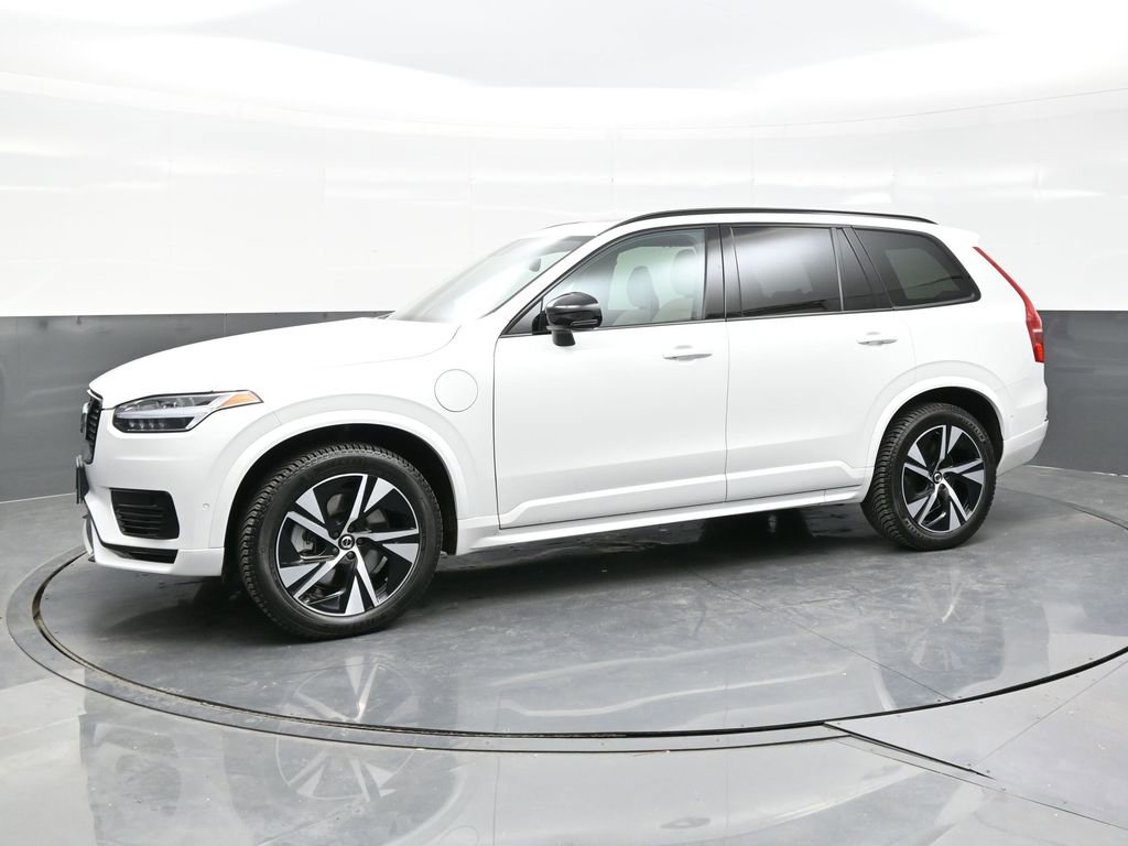 Used 2022 Volvo XC90 T8 R-Design image 3