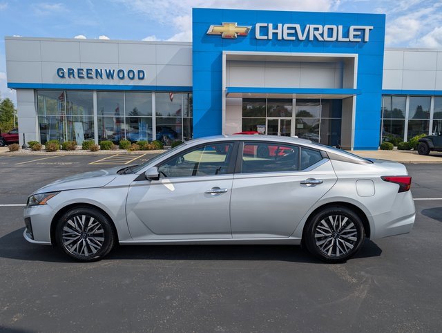 Used 2023 Nissan Altima 2.5 SV image 2